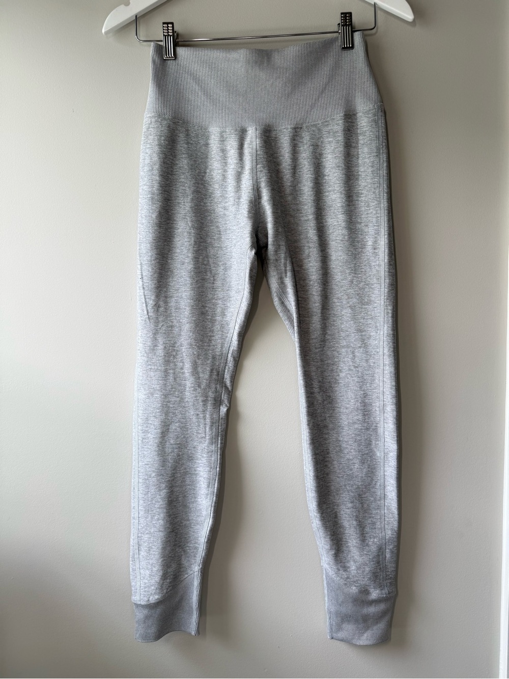 Alo Yoga High-Waist Alosoft Lounge Leggings Athletic Heather Grey M